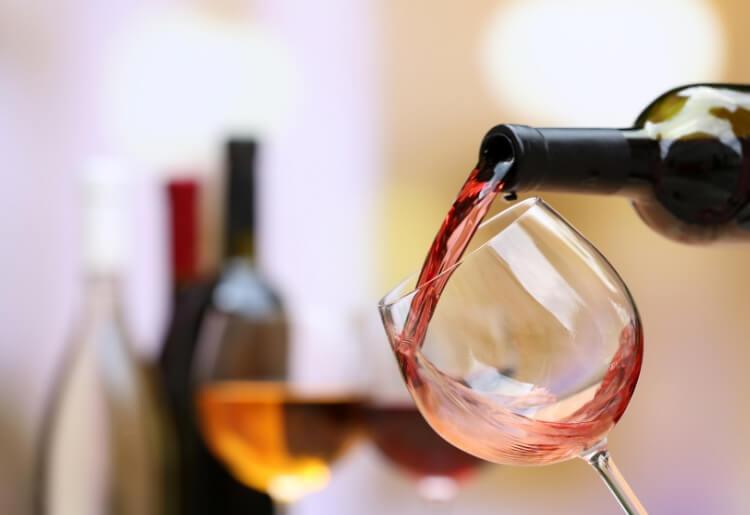 California Wine Club California Wine Club works with small wineries to bring you artisan wines